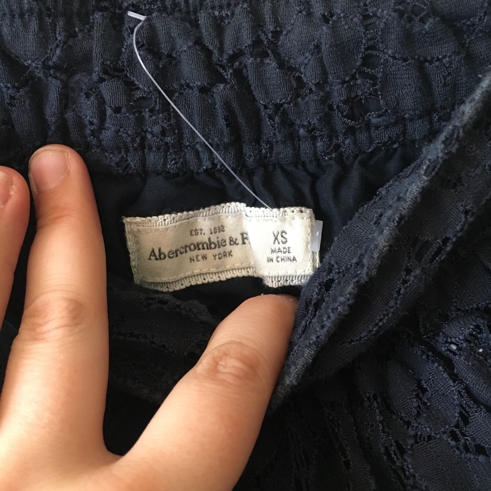 • SOLD // a&f basic navy flirty mini skirt • - Picture 3 of 7